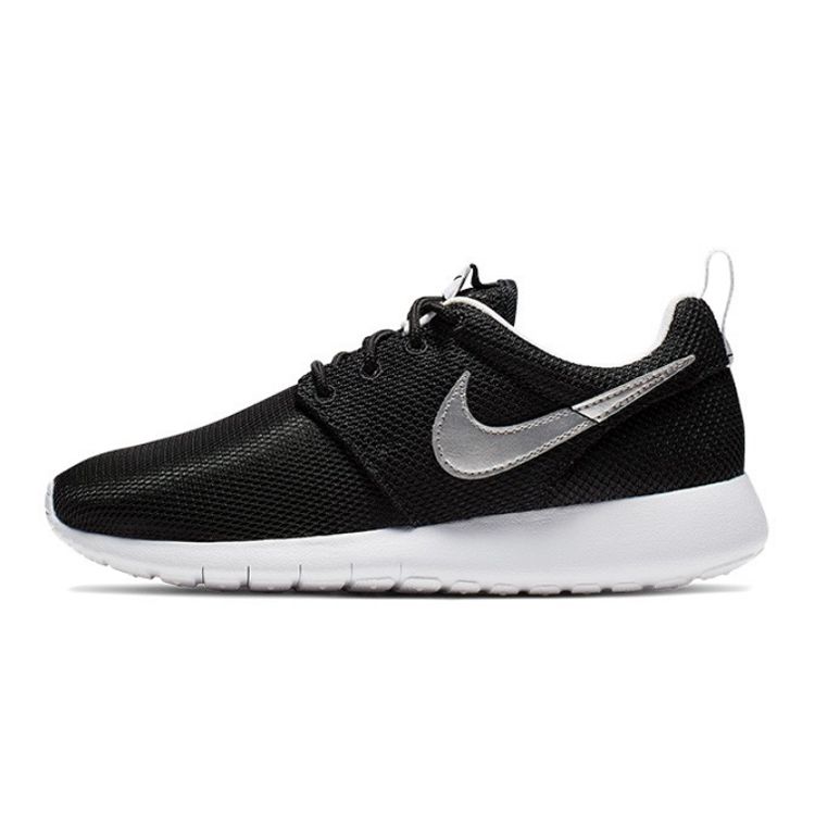 Кроссовки Nike Roshe One GS Black Metallic Silver Metallic-Silver-White 599728-021 
Кроссовки Nike Roshe One GS Black Metallic Silver Metallic-Silver-White 599728-021