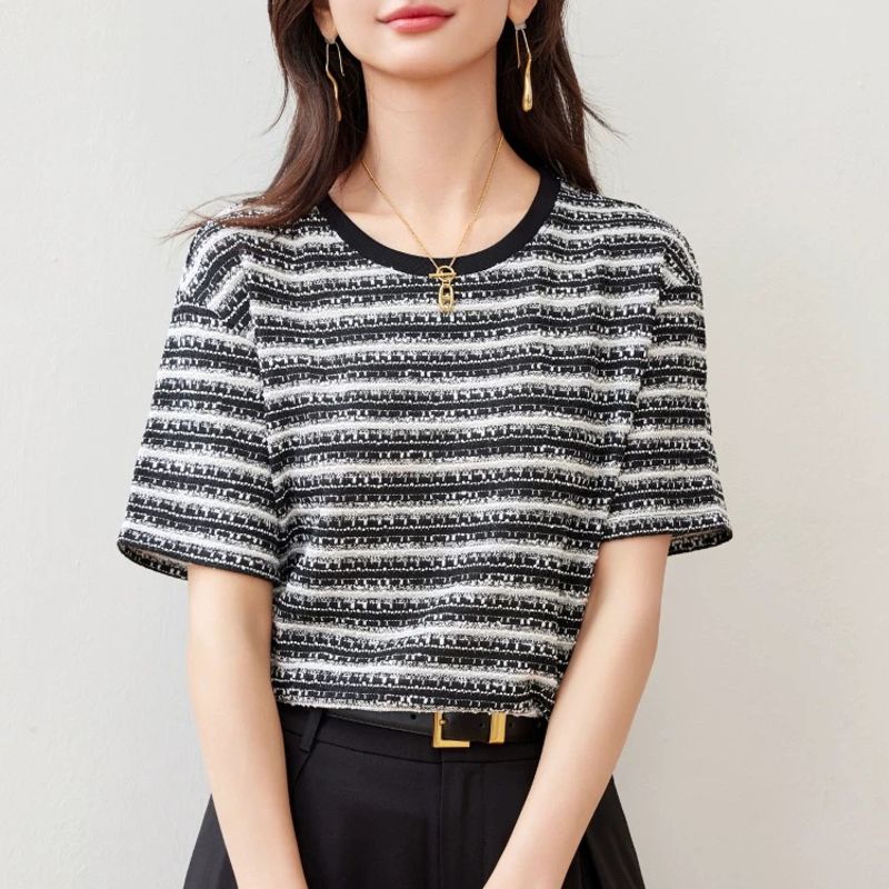 Temperment Jacquard Texture Women s Short Sleeved All Match T-shirt Summer Versatile Thin Round Neck Street Casual Tops L чорний
Temperment Jacquard Texture Women s Short Sleeved All Match T-shirt Summer Versatile Thin Round Neck Street Casual Tops L чорний