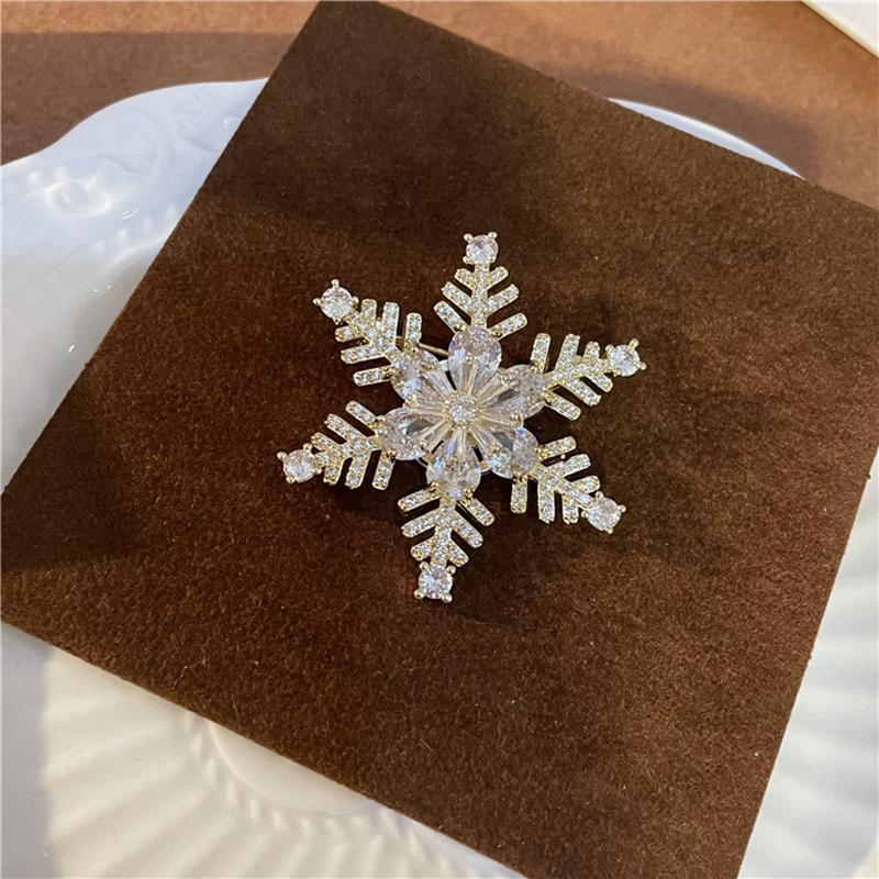 Exquisite Women Girls Classic Snowflakes Rhinestone Brooches Pins Small Size Delicate Shining Boutique Badges Accessories
Exquisite Women Girls Classic Snowflakes Rhinestone Brooches Pins Small Size Delicate Shining Boutique Badges Accessories