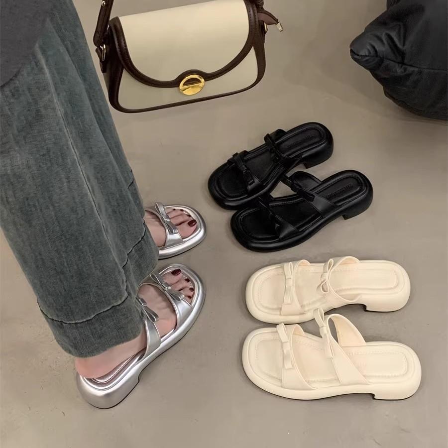Silver small cool slippers wearing fairy shoes in the summer of 2025 new thick heel bow French temperament sandals 40
Silver small cool slippers wearing fairy shoes in the summer of 2025 new thick heel bow French temperament sandals 40