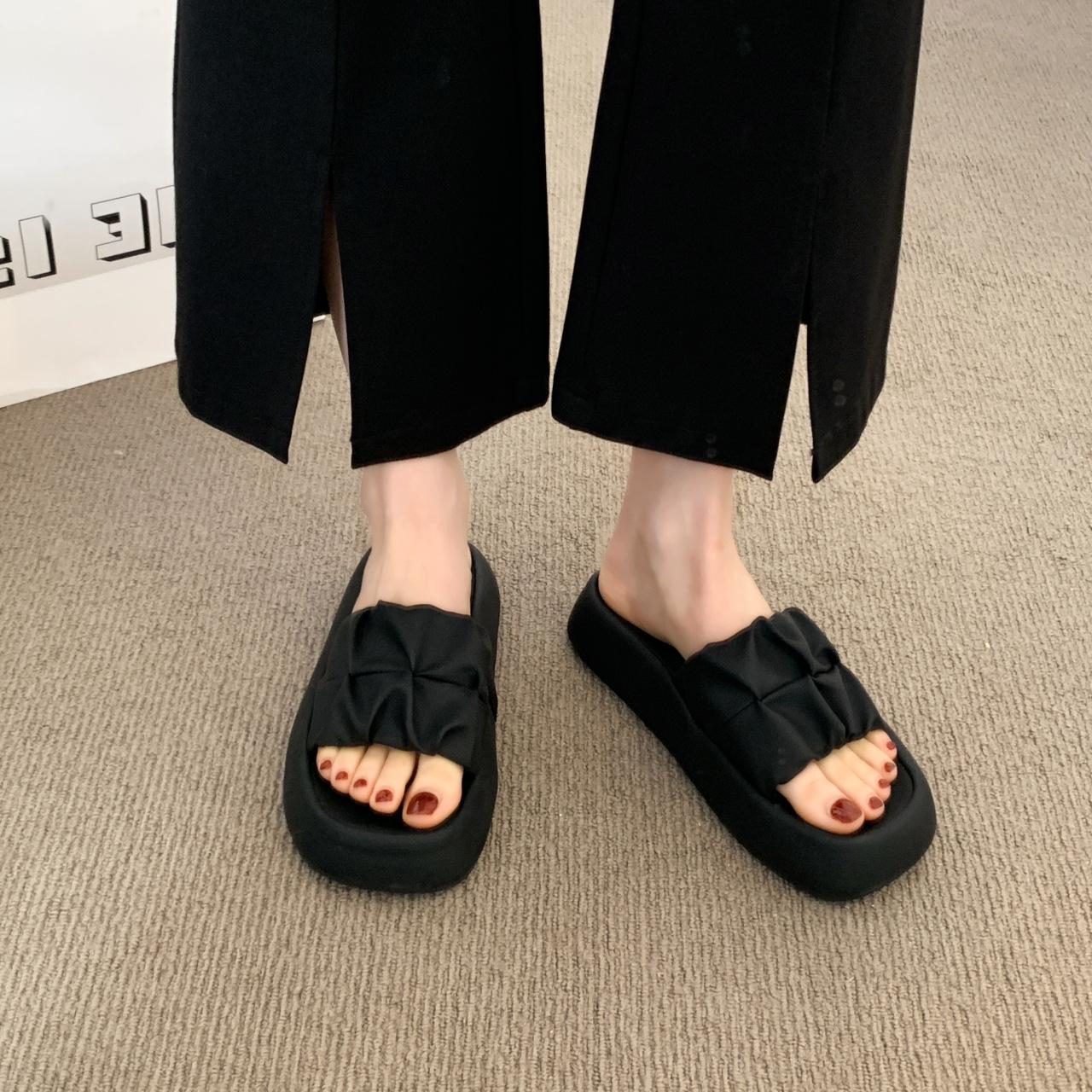 Cool slippers women s summer wear 2025 new platform casual beach sandals fashionable women s maternity bread one-word drag 35 чёрный
Cool slippers women s summer wear 2025 new platform casual beach sandals fashionable women s maternity bread one-word drag 35 чёрный