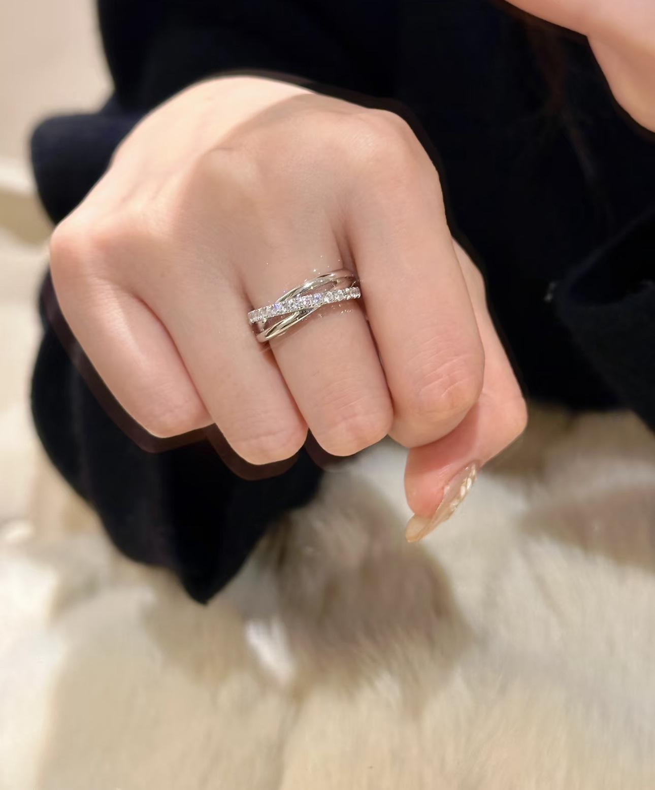 Three-Row Criss-Cross Pavé Diamond Ring for Women - Chic, Trendy, and Versatile Design
Three-Row Criss-Cross Pavé Diamond Ring for Women - Chic, Trendy, and Versatile Design
