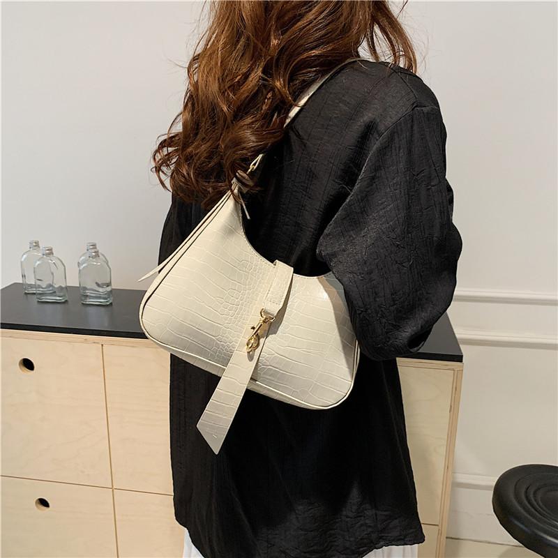 Модная женская сумка через плечо с крокодиловым узором и замком на крючке белый
Модная женская сумка через плечо с крокодиловым узором и замком на крючке белый