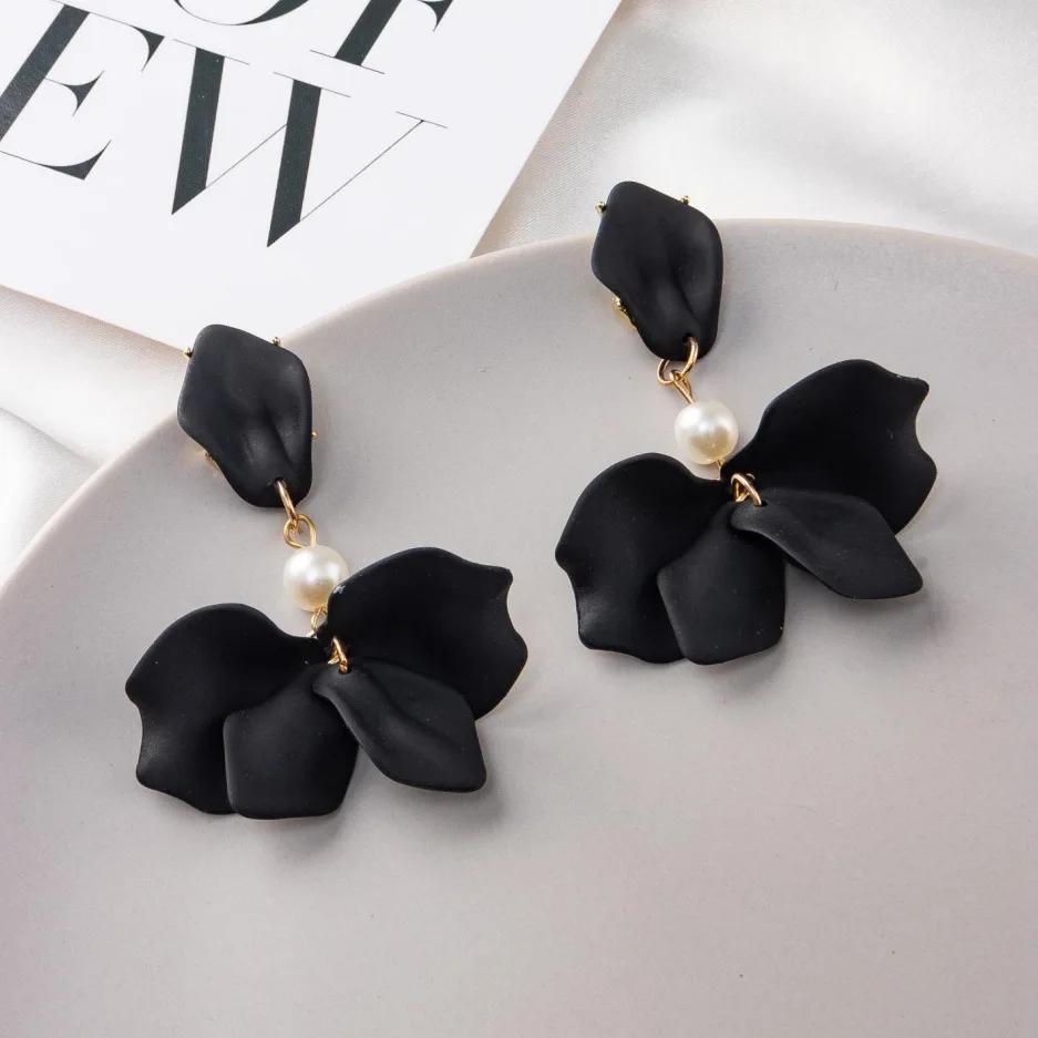 New Design Fashion Petal Design Clip on Earrings for Women Luxury Women s Prom Party Earrings
New Design Fashion Petal Design Clip on Earrings for Women Luxury Women s Prom Party Earrings