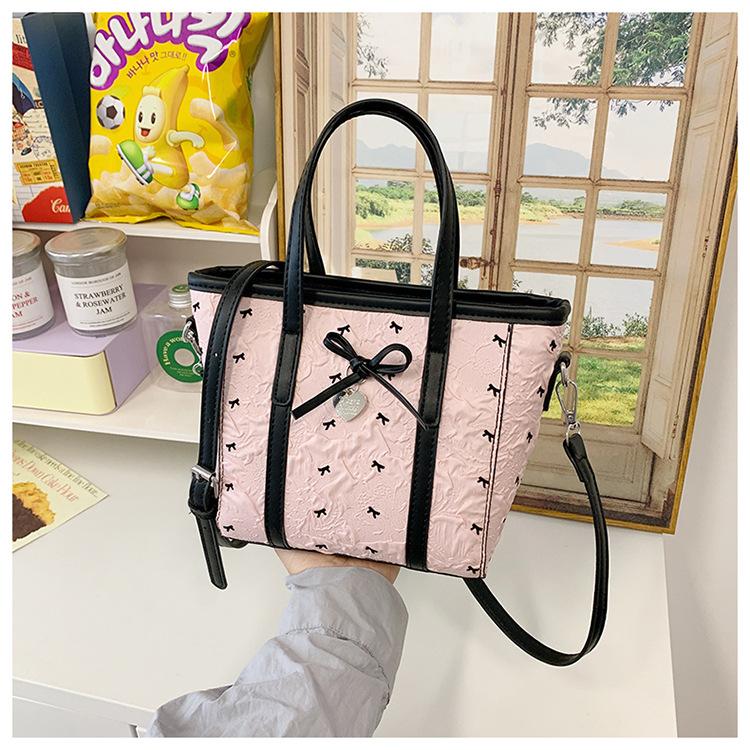 Nylon cloth bag women s large capacity new summer versatile casual messenger bag student bucket bag белый
Nylon cloth bag women s large capacity new summer versatile casual messenger bag student bucket bag белый
