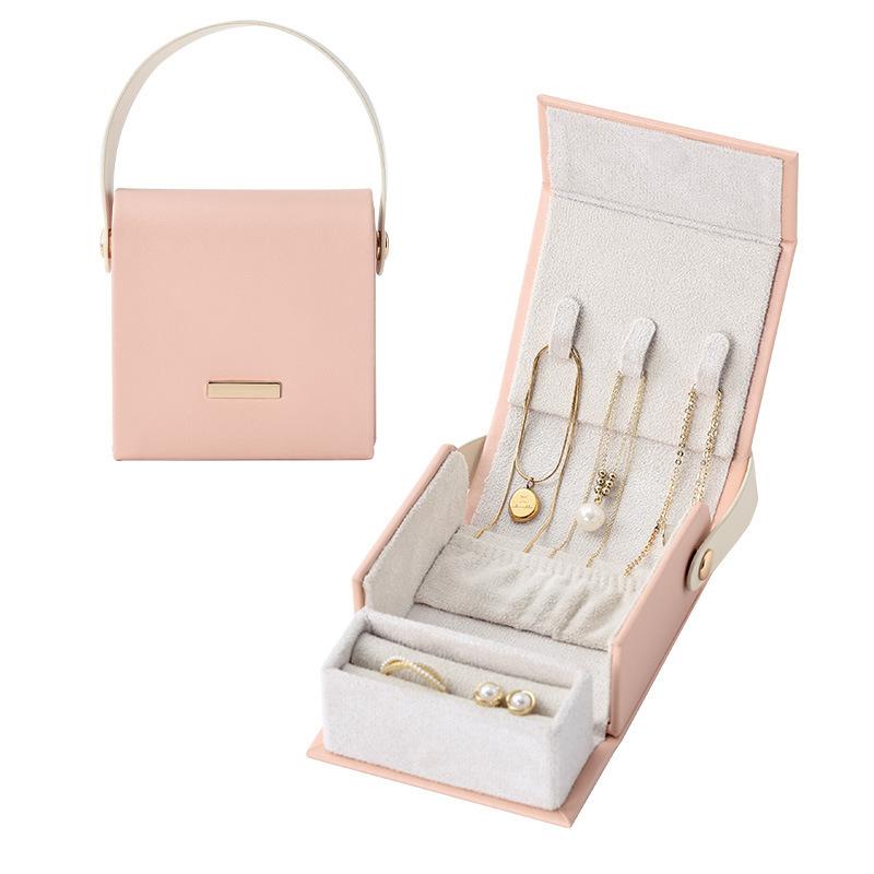 Portable Hand-held Jewelry Box Simple Contrasting Color Travel Accessories Creative Earrings Necklaces Rings Jewelry Storage Box рожевий
Portable Hand-held Jewelry Box Simple Contrasting Color Travel Accessories Creative Earrings Necklaces Rings Jewelry Storage Box рожевий