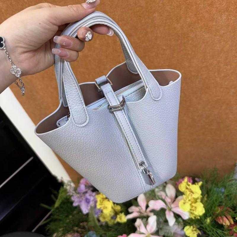 Summer Super Popular Satchel Vegetable Basket Bag Women s 2025 New Arrival Classy Sentong Qin Bucket Bag Shoulder Messenger Bag Holy Grail blue without pendant
Summer Super Popular Satchel Vegetable Basket Bag Women s 2025 New Arrival Classy Sentong Qin Bucket Bag Shoulder Messenger Bag Holy Grail blue without pendant