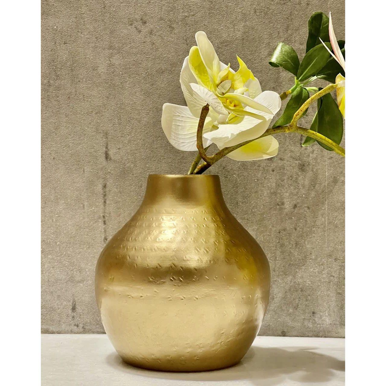 Metal Flower vase for Home Decor and Living Room Vintage Decor Antique Decor for Home Decor
Metal Flower vase for Home Decor and Living Room Vintage Decor Antique Decor for Home Decor