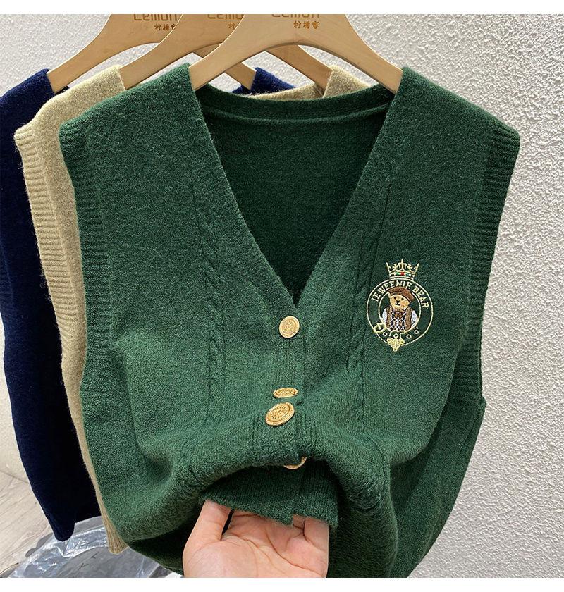 New Embroidered Bear Knitted Loose Single-breasted Embroidered Vest Women s Spring Snd Autumn New V-neck Vest Overlapping Vest XXL зелений
New Embroidered Bear Knitted Loose Single-breasted Embroidered Vest Women s Spring Snd Autumn New V-neck Vest Overlapping Vest XXL зелений