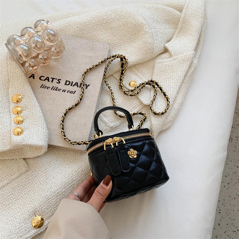 Сумка премиум-текстуры, маленькая, женская, новый нишевый дизайн, ромбовидная цепочка, сумка-мессенджер, портативная сумка-ведро
Сумка премиум-текстуры, маленькая, женская, новый нишевый дизайн, ромбовидная цепочка, сумка-мессенджер, портативная сумка-ведро