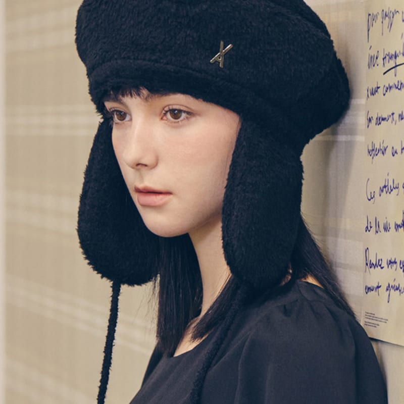 VARZAR VA Studded Fly Wool Beret Black FREE
VARZAR VA Studded Fly Wool Beret Black FREE