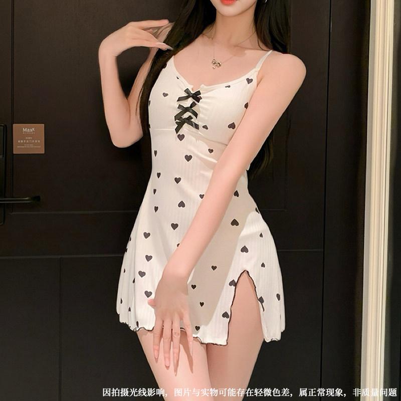European and American popular love printing Rowan front split deep V suspender skirt nightdress home sportswear s【 40-52.5kg 】
European and American popular love printing Rowan front split deep V suspender skirt nightdress home sportswear s【 40-52.5kg 】
