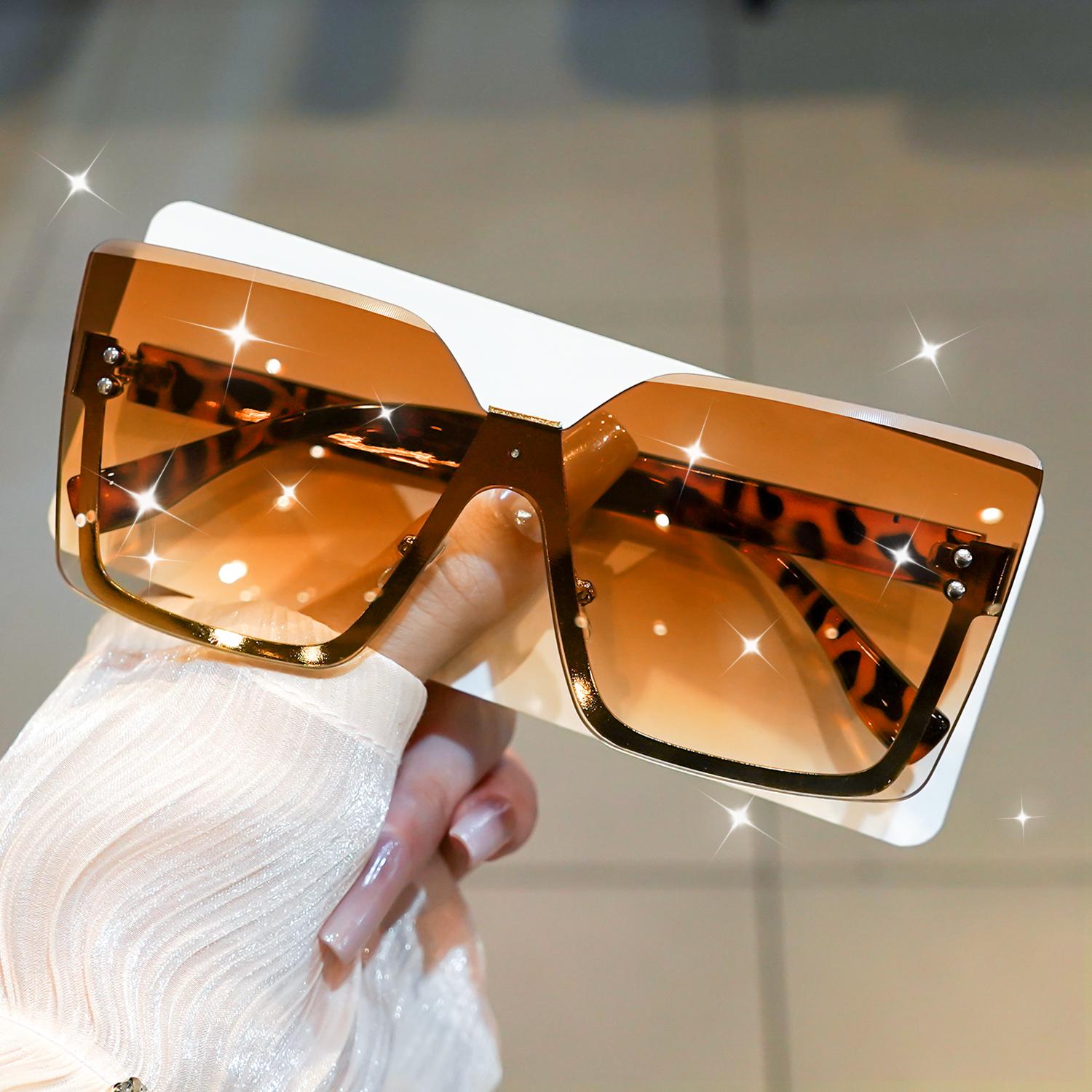 Luxurious Y2K-Inspired Square Frameless Sunglasses for Women & Men - Gradient Lens TransitionStylish Accessory for Parties
Luxurious Y2K-Inspired Square Frameless Sunglasses for Women & Men - Gradient Lens TransitionStylish Accessory for Parties