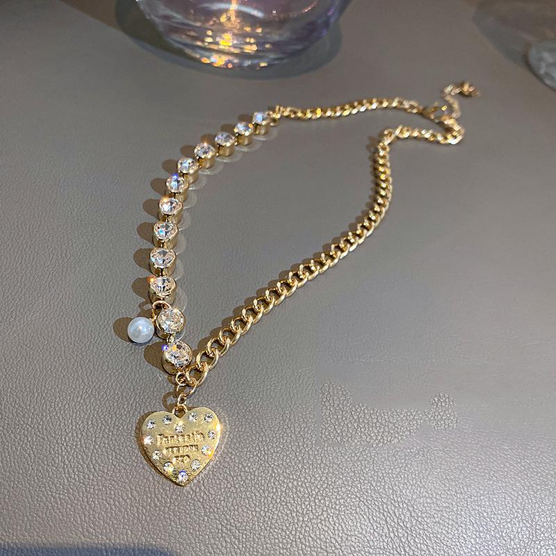 Жемчужное лоскутное ожерелье-сердце, хип-хоп холодный стиль, цепочка для ключицы, летняя версия, шейная цепочка
Жемчужное лоскутное ожерелье-сердце, хип-хоп холодный стиль, цепочка для ключицы, летняя версия, шейная цепочка