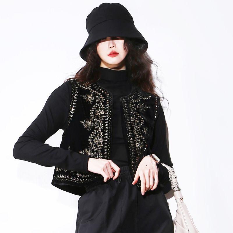 L20 Vintage Mix-and-Match Short Velvet Cardigan with Sequins Black One size
L20 Vintage Mix-and-Match Short Velvet Cardigan with Sequins Black One size