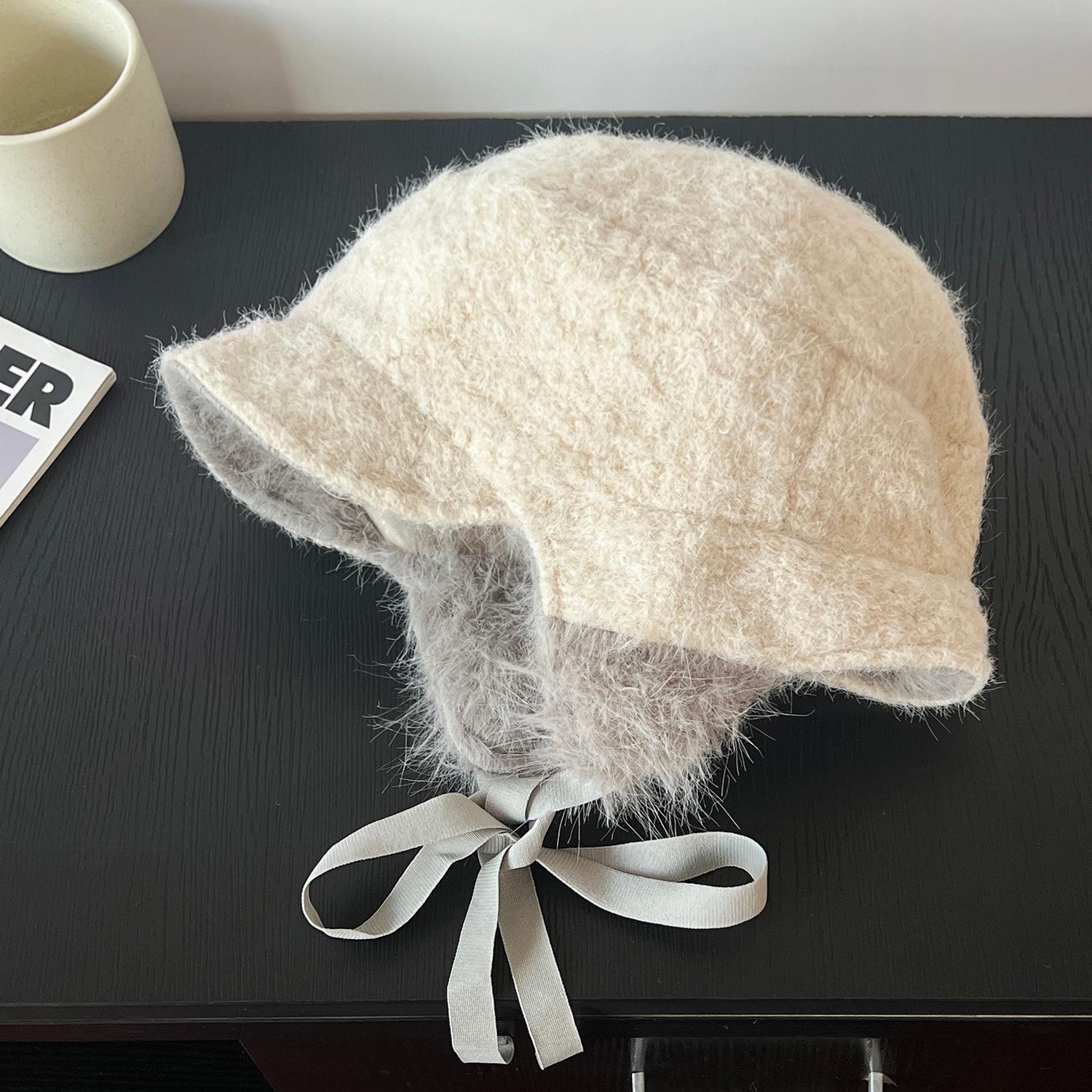 Japanese lamb wool ear protection pilot hat women s winter riding warm, piled and thickened double-sided can wear Lei Feng hat One size fits all
Japanese lamb wool ear protection pilot hat women s winter riding warm, piled and thickened double-sided can wear Lei Feng hat One size fits all