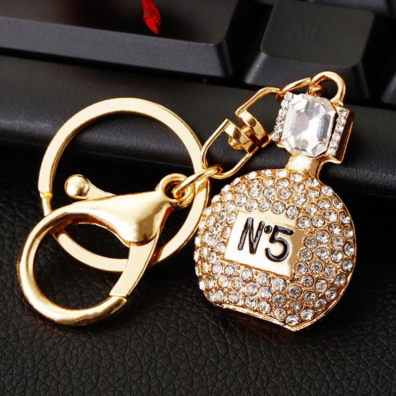 Великолепный брелок со стразами и дизайном флакона духов для женщин. Идеально подходит для праздников для White Round Bottle
Великолепный брелок со стразами и дизайном флакона духов для женщин. Идеально подходит для праздников для White Round Bottle