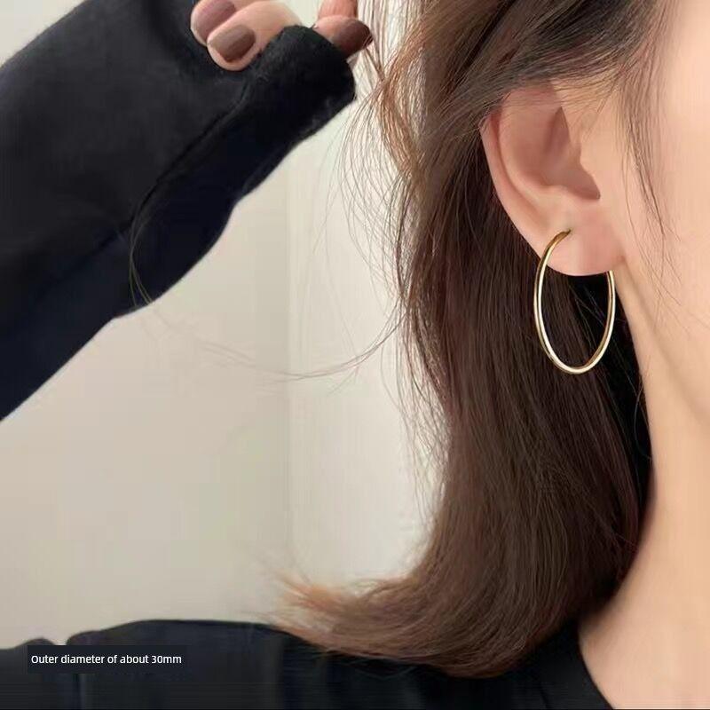 Elegant round Ring Earrings High Profile Fashion Simple Bracelet Ins Earrings Easiest for Match Fancy Stud Earrings for Women Hong Kong Style Earrings Gold 3cm
Elegant round Ring Earrings High Profile Fashion Simple Bracelet Ins Earrings Easiest for Match Fancy Stud Earrings for Women Hong Kong Style Earrings Gold 3cm