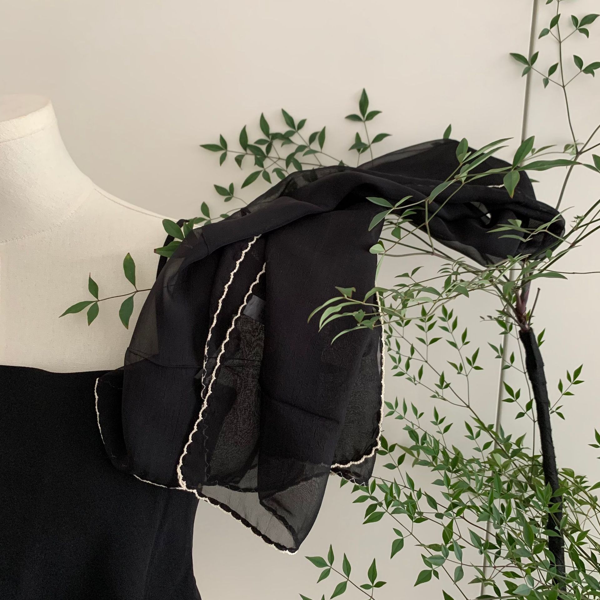 Summer And Autumn Rice Apricot White Black Thin Sunscreen Short Small Silk Scarf Solid Color Scarf Decorative Shirt With Skirt 48-115
Summer And Autumn Rice Apricot White Black Thin Sunscreen Short Small Silk Scarf Solid Color Scarf Decorative Shirt With Skirt 48-115