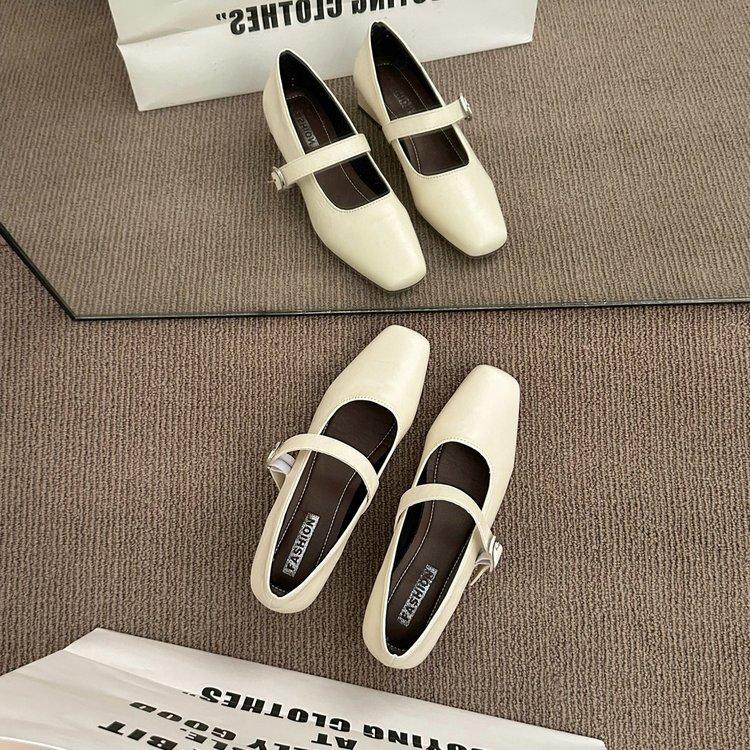 Temperament square head flat sole shoes women s 2025 new summer French retro Mary Jane small leather shoes light mouth commuter shoes 40
Temperament square head flat sole shoes women s 2025 new summer French retro Mary Jane small leather shoes light mouth commuter shoes 40