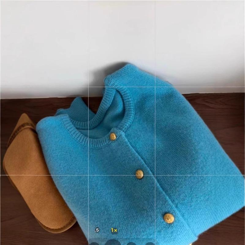 Small gold button blue sweater cardigan jacket autumn and winter new gentle wind versatile long-sleeved knitted top average size світло-синій колір
Small gold button blue sweater cardigan jacket autumn and winter new gentle wind versatile long-sleeved knitted top average size світло-синій колір
