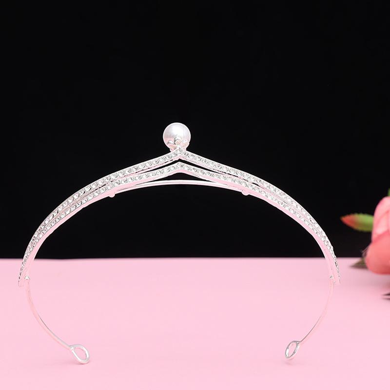 Новая сплавная стразовая детская корона корейская версия свадебное украшение для головы для невесты повязка на голову для выступлений для девочек аксессуары для волос
Новая сплавная стразовая детская корона корейская версия свадебное украшение для головы для невесты повязка на голову для выступлений для девочек аксессуары для волос