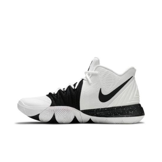 Nike Kyrie 5 TB White CN9519-100 Men s Shoes EU 42 білий/чорний
Nike Kyrie 5 TB White CN9519-100 Men s Shoes EU 42 білий/чорний