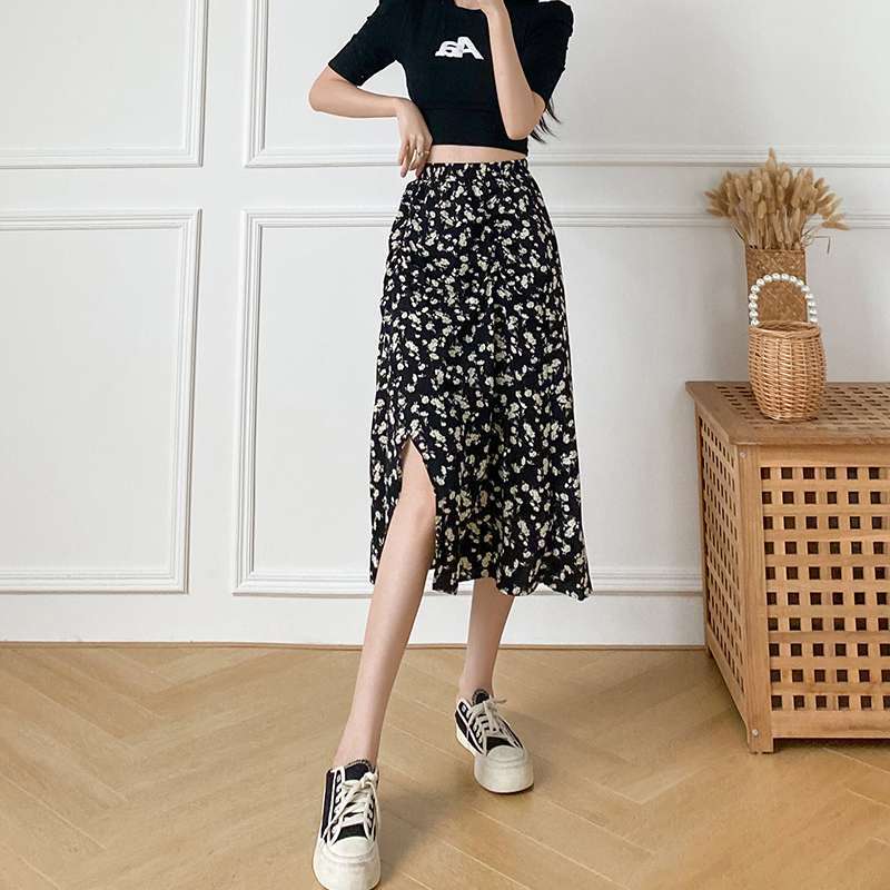 Юбка миди А-силуэта с цветочным принтом для женщин невысокого и высокого роста на лето с узкой талией и покроем от средней до длинной. Маленькая черная юбка с разрезом 2XL
Юбка миди А-силуэта с цветочным принтом для женщин невысокого и высокого роста на лето с узкой талией и покроем от средней до длинной. Маленькая черная юбка с разрезом 2XL