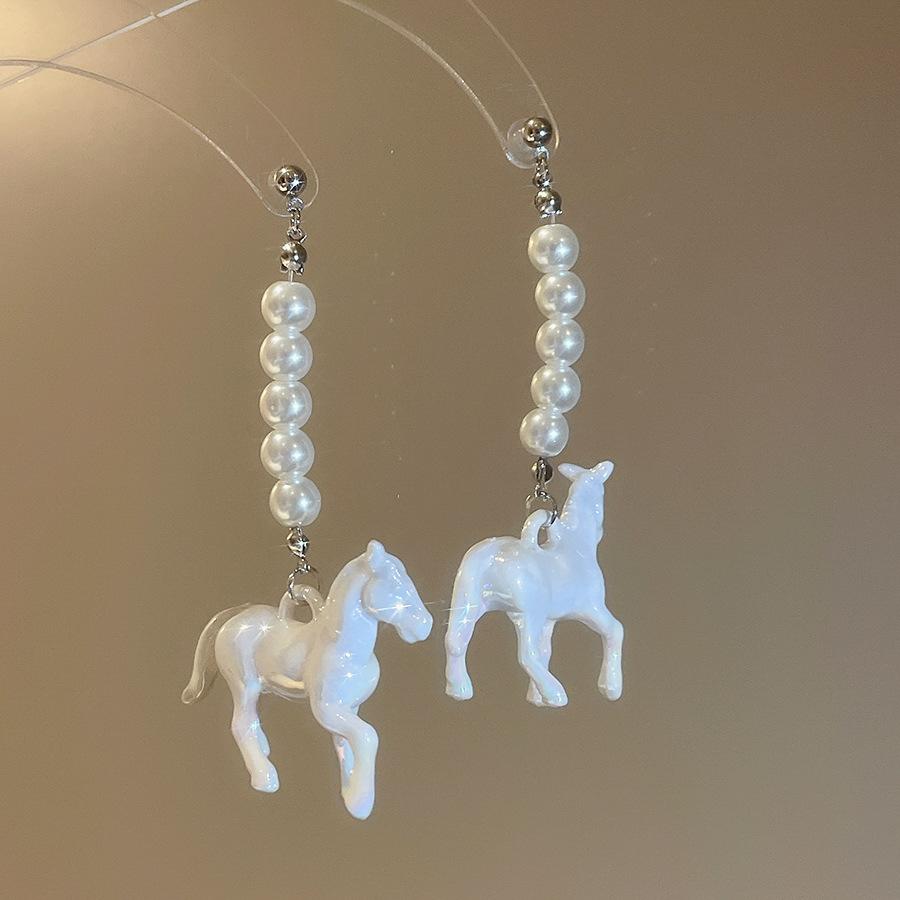 Silver Plated Iron Alloy Chokers Cute White Resin Cartoon Horse Imitation Pearl Metallic Star Pendant Necklaces for Women
Silver Plated Iron Alloy Chokers Cute White Resin Cartoon Horse Imitation Pearl Metallic Star Pendant Necklaces for Women