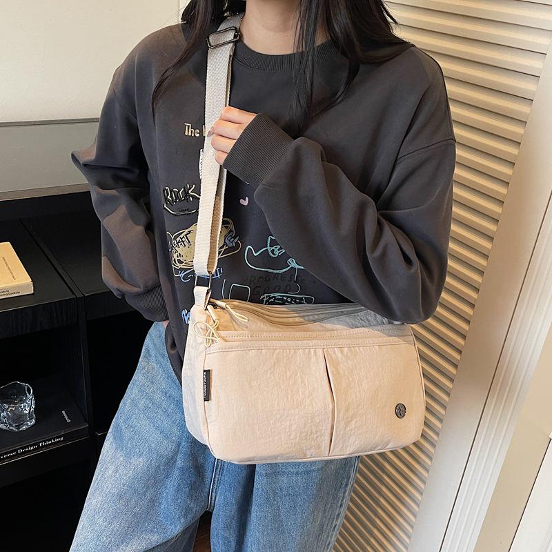 Women s 2025 Sporty Minimalist Crossbody Bag: Lightweight, Large Capacity, Versatile Shoulder Bag for Commute or Casual Use грязно-белый
Women s 2025 Sporty Minimalist Crossbody Bag: Lightweight, Large Capacity, Versatile Shoulder Bag for Commute or Casual Use грязно-белый