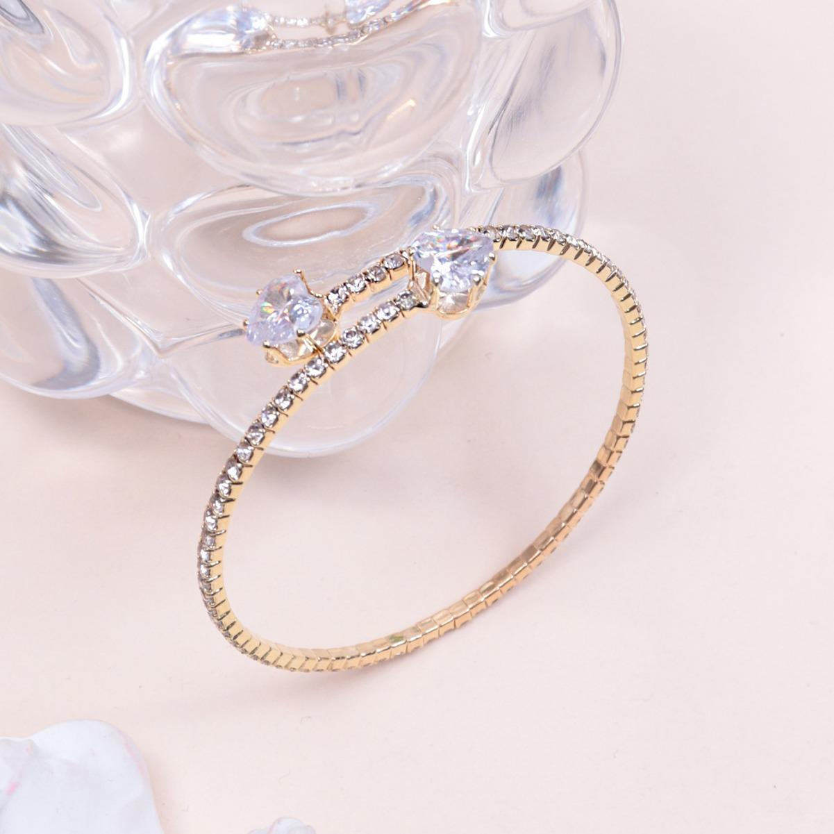 Новый модный и элегантный браслет-цепочка с жемчугом и бриллиантами, многослойный браслет, обернутый спиралью 5.5CM серебряный
Новый модный и элегантный браслет-цепочка с жемчугом и бриллиантами, многослойный браслет, обернутый спиралью 5.5CM серебряный