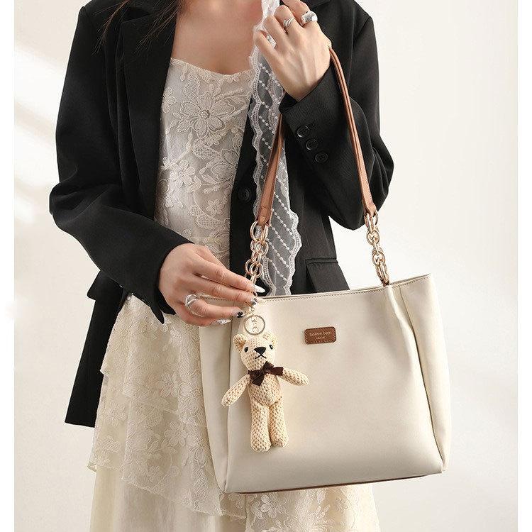 Premium underarm bag Large capacity commuter shoulder bag Soft leather tote bag Women s messenger bag
Premium underarm bag Large capacity commuter shoulder bag Soft leather tote bag Women s messenger bag
