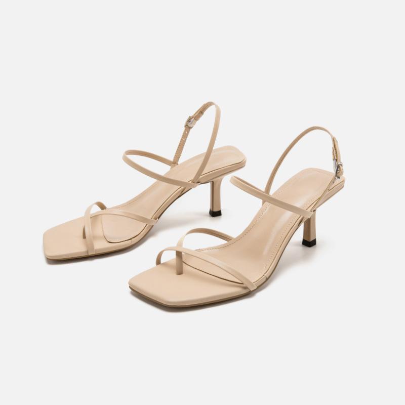 Fashion sandals women s high-heeled buckle cross-heeled versatile women s shoes with open-toed square head casual versatile 40 абрикосовий
Fashion sandals women s high-heeled buckle cross-heeled versatile women s shoes with open-toed square head casual versatile 40 абрикосовий