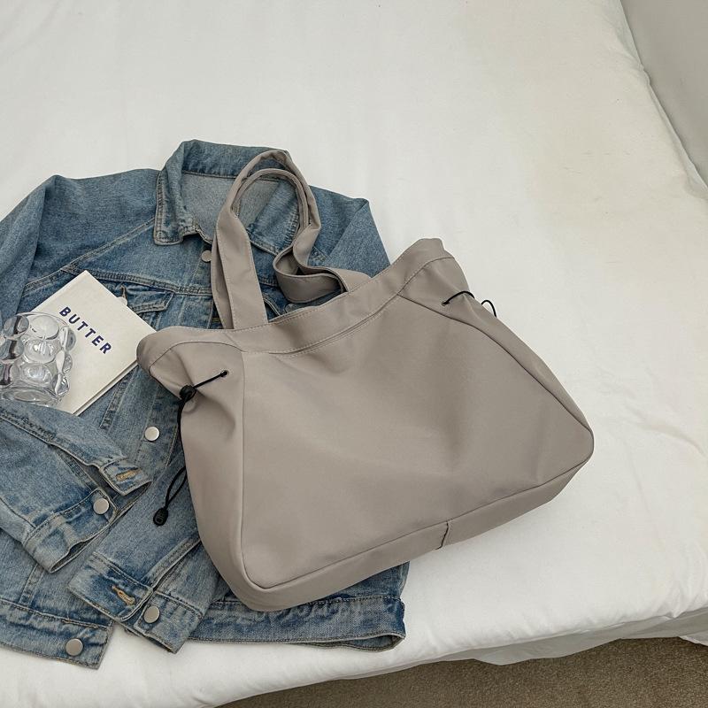 Large Capacity Waterproof Nylon Bucket Bag for Women, Casual Soft Tote Shoulder Purse, Chic Commuter School Handbag світло-сірого кольору
Large Capacity Waterproof Nylon Bucket Bag for Women, Casual Soft Tote Shoulder Purse, Chic Commuter School Handbag світло-сірого кольору