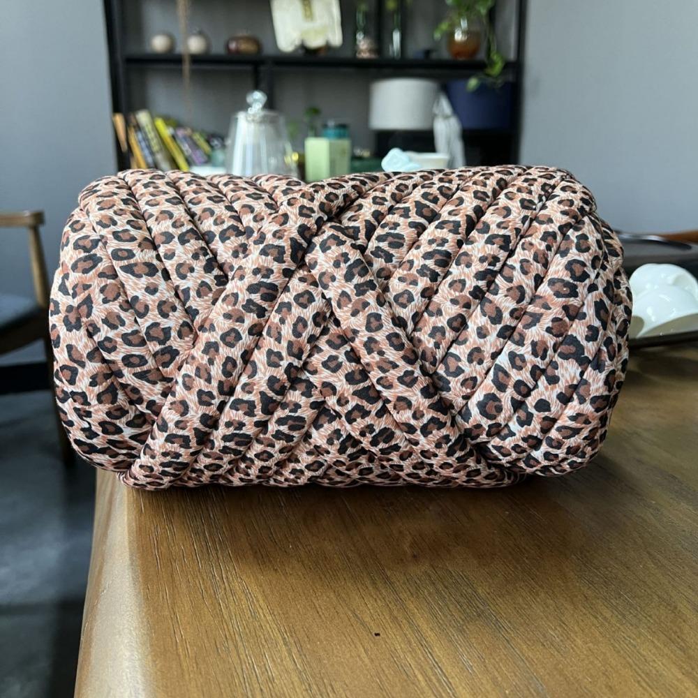 Easy Projects Multi-color Chunky Yarn Super Velvet 2.5cm Arm Knitting Yarn Giant 500g Tube Yarn Crochet Projects цветной печати леопарда
Easy Projects Multi-color Chunky Yarn Super Velvet 2.5cm Arm Knitting Yarn Giant 500g Tube Yarn Crochet Projects цветной печати леопарда