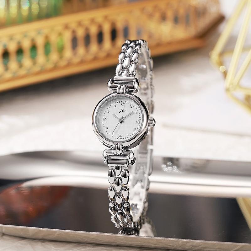 Elegant Women s Small Dial Steel Bracelet Watch: Light Luxury for Students and Ladies
Elegant Women s Small Dial Steel Bracelet Watch: Light Luxury for Students and Ladies