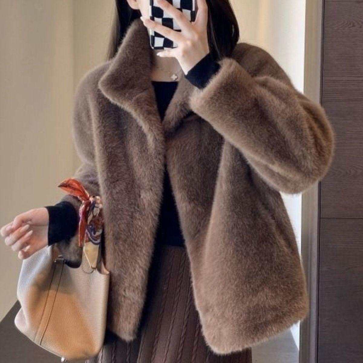 Женские толстые куртки свободного кроя из искусственного меха норки, топы, зимние теплые с воротником-стойкой, однобортные, повседневные корейские однотонные пальто, блузки, новинки 2XL хаки
Женские толстые куртки свободного кроя из искусственного меха норки, топы, зимние теплые с воротником-стойкой, однобортные, повседневные корейские однотонные пальто, блузки, новинки 2XL хаки