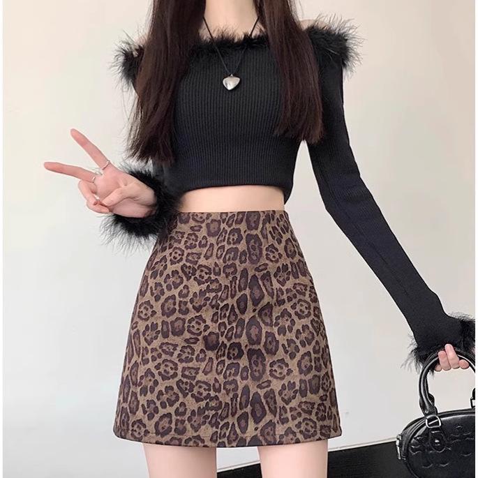 Women s Leopard Print Deerskin A-Line Mini Skirt - Retro High Waist, Slimming, Anti-Exposure for Autumn 2024 S
Women s Leopard Print Deerskin A-Line Mini Skirt - Retro High Waist, Slimming, Anti-Exposure for Autumn 2024 S