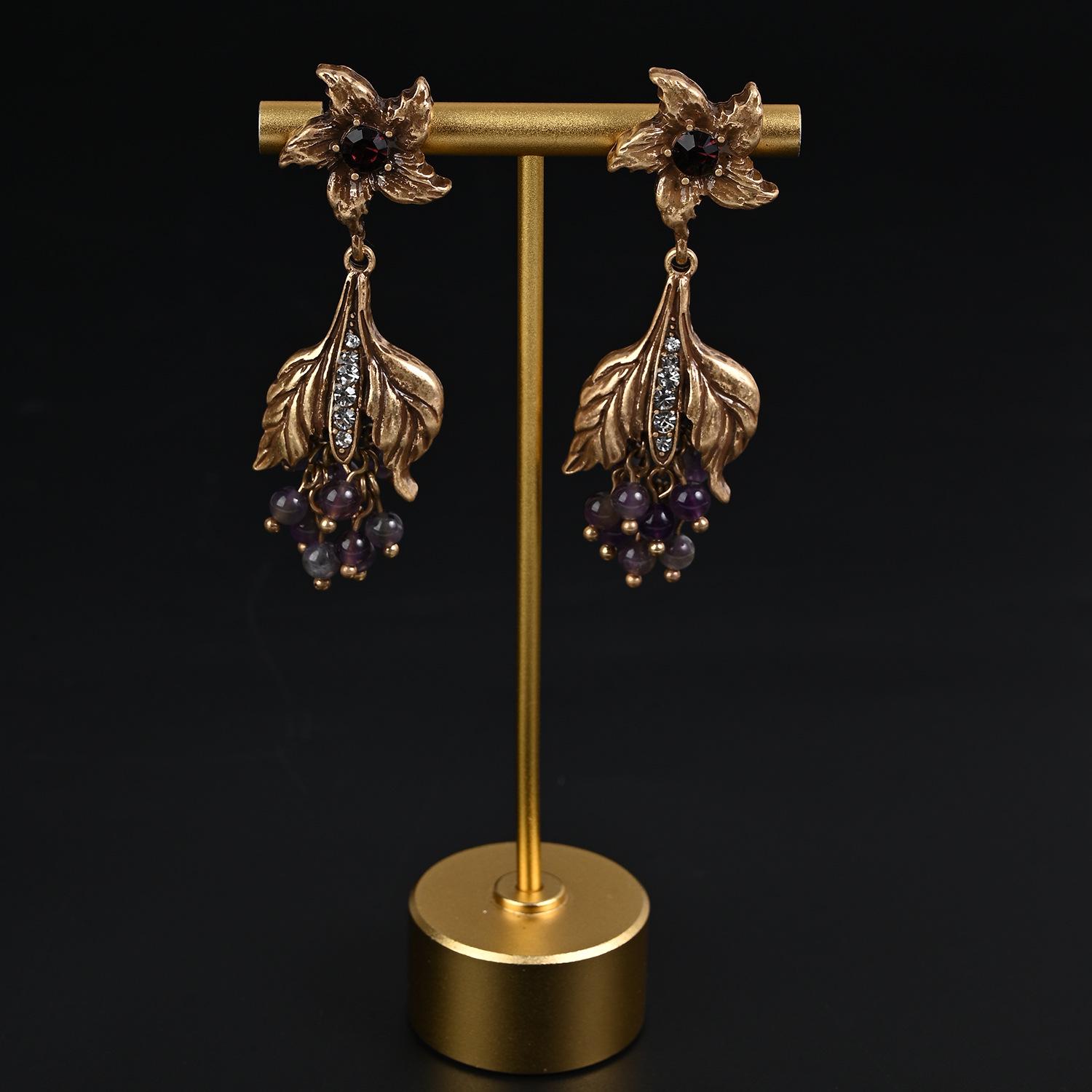 Многослойное колье с кисточкой из аметиста и набор серег
Многослойное колье с кисточкой из аметиста и набор серег