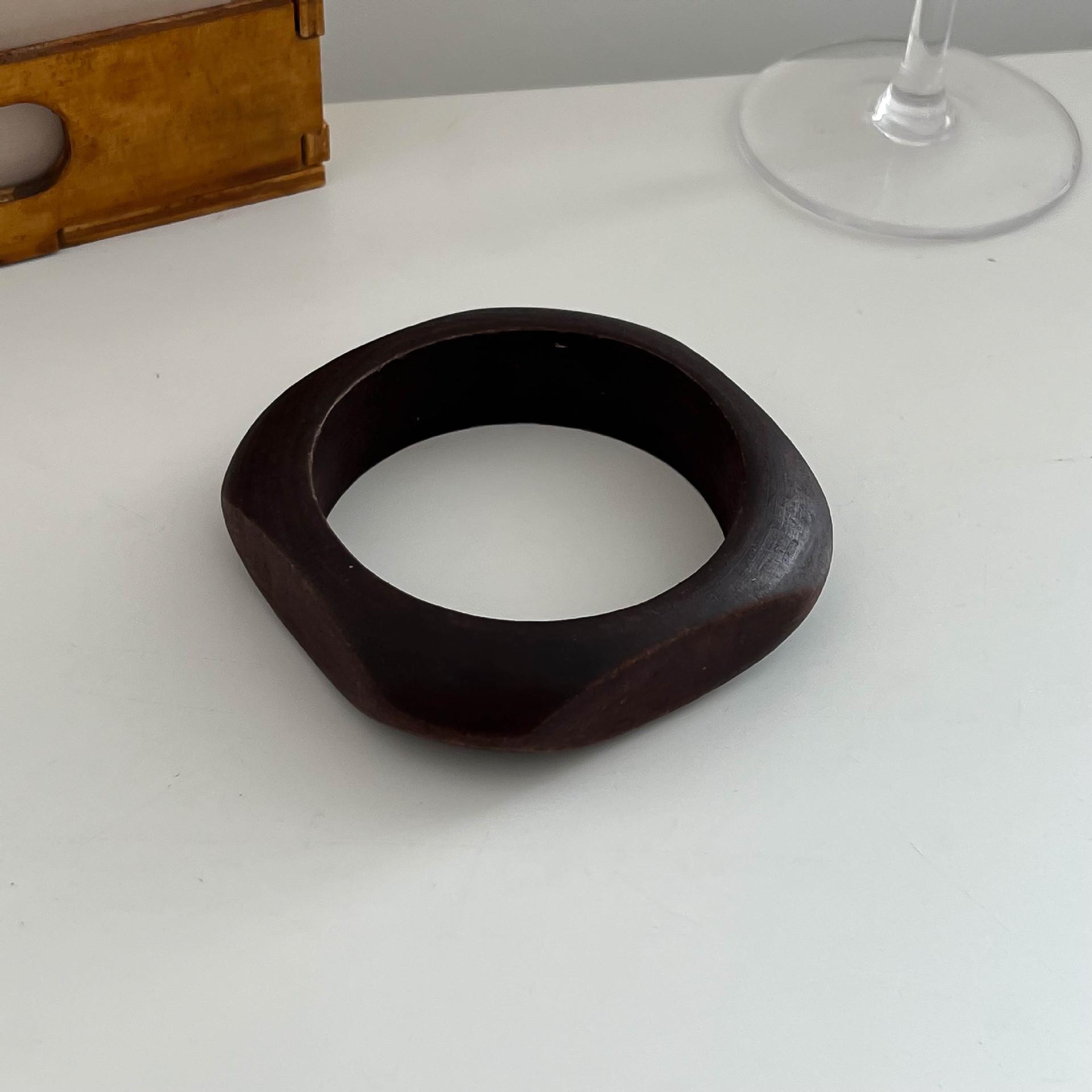 DIEZI Fashion Irregular Heavy Metal Wide Cuff Bangles Hip Hop Gold Color Geometric Wood Bangles Bracelets For Women Men Jewelry коричневый
DIEZI Fashion Irregular Heavy Metal Wide Cuff Bangles Hip Hop Gold Color Geometric Wood Bangles Bracelets For Women Men Jewelry коричневый