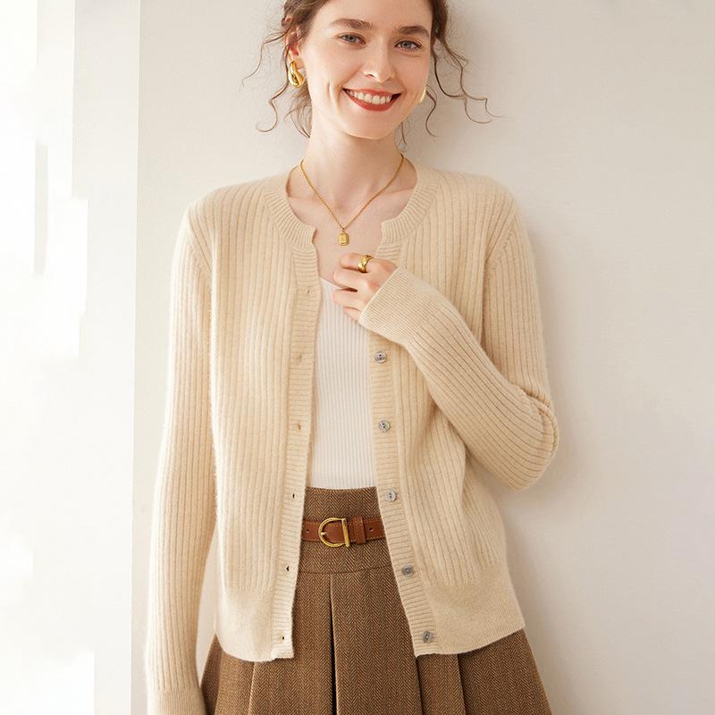 Женский кашемировый кардиган облегающего кроя: Уютный вязаный свитер на осень/зиму M for 100-115 lbs
Женский кашемировый кардиган облегающего кроя: Уютный вязаный свитер на осень/зиму M for 100-115 lbs