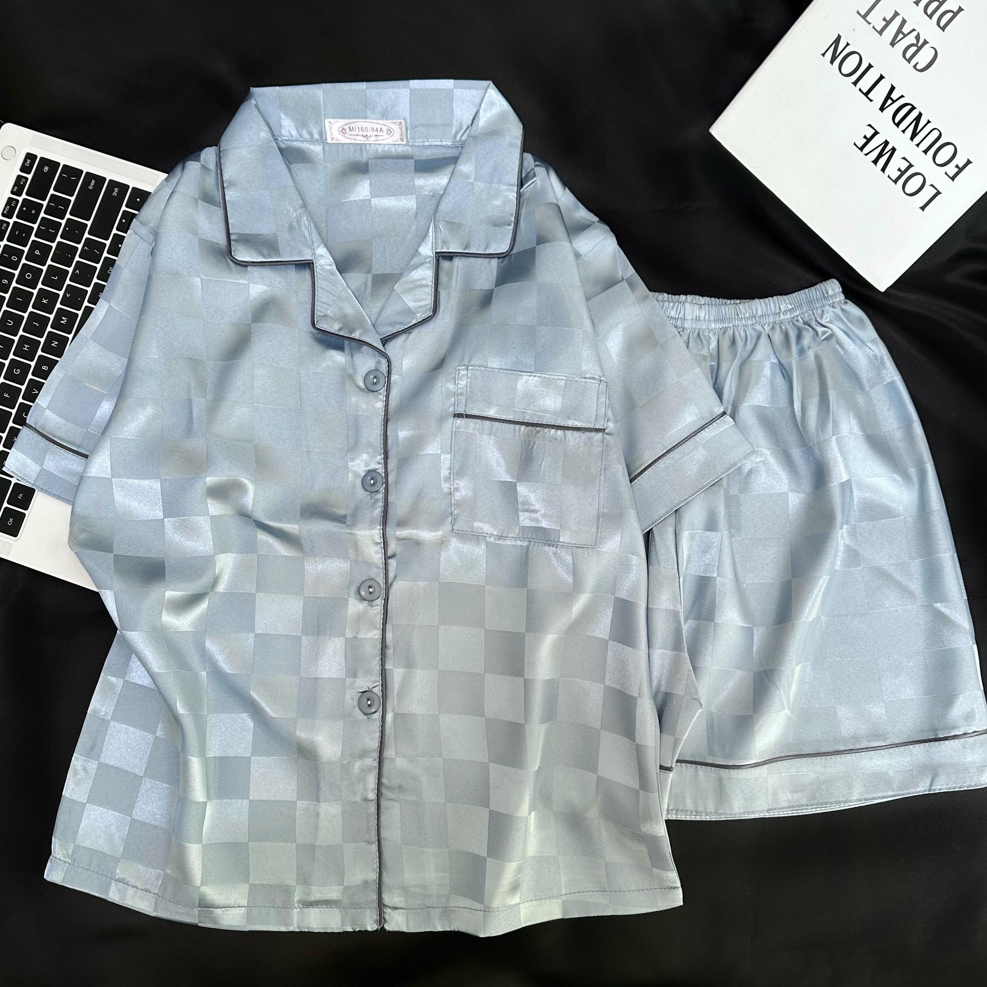 Pajamas Female Jacquard Lattice Ice Silk Short-Sleeved Shorts Suit Cardigan Lapel Solid-Color Girl Home Wear Women Sleepwear XXL синій
Pajamas Female Jacquard Lattice Ice Silk Short-Sleeved Shorts Suit Cardigan Lapel Solid-Color Girl Home Wear Women Sleepwear XXL синій