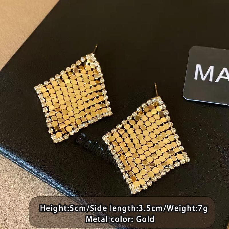 Gold Color Metal Square Carpet Shape Soft Tassel Earrings Fashionable Jewelry for Women and Girls Luxury Accessory Trendy 2026
Gold Color Metal Square Carpet Shape Soft Tassel Earrings Fashionable Jewelry for Women and Girls Luxury Accessory Trendy 2026