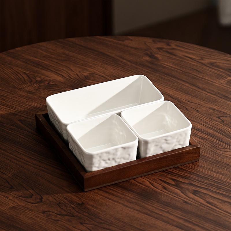 Современная тарелка для конфет с орехами, печенья и фруктов, домашняя керамическая тарелка для закусок с ячейками, изысканная белая квадратная миска с деревянным подносом, украшение для дома
Современная тарелка для конфет с орехами, печенья и фруктов, домашняя керамическая тарелка для закусок с ячейками, изысканная белая квадратная миска с деревянным подносом, украшение для дома