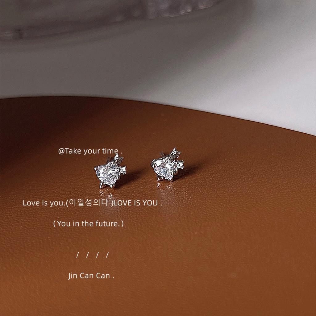 Mini version of zircon~ One arrow through the heart ins small stud earrings, daily earrings
Mini version of zircon~ One arrow through the heart ins small stud earrings, daily earrings