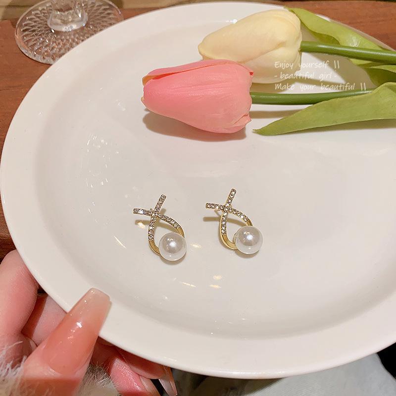 Серьги-крестики из серебра 925 пробы с бриллиантами и жемчугом — модный французский ретро-дизайн высокого класса для женщин A531 золотой
Серьги-крестики из серебра 925 пробы с бриллиантами и жемчугом — модный французский ретро-дизайн высокого класса для женщин A531 золотой