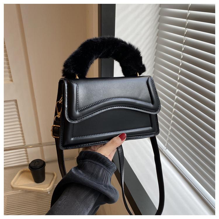 Fashion niche design bag women s 2024 early spring new women s bag solid color casual handbag single shoulder messenger bag tide чорний
Fashion niche design bag women s 2024 early spring new women s bag solid color casual handbag single shoulder messenger bag tide чорний