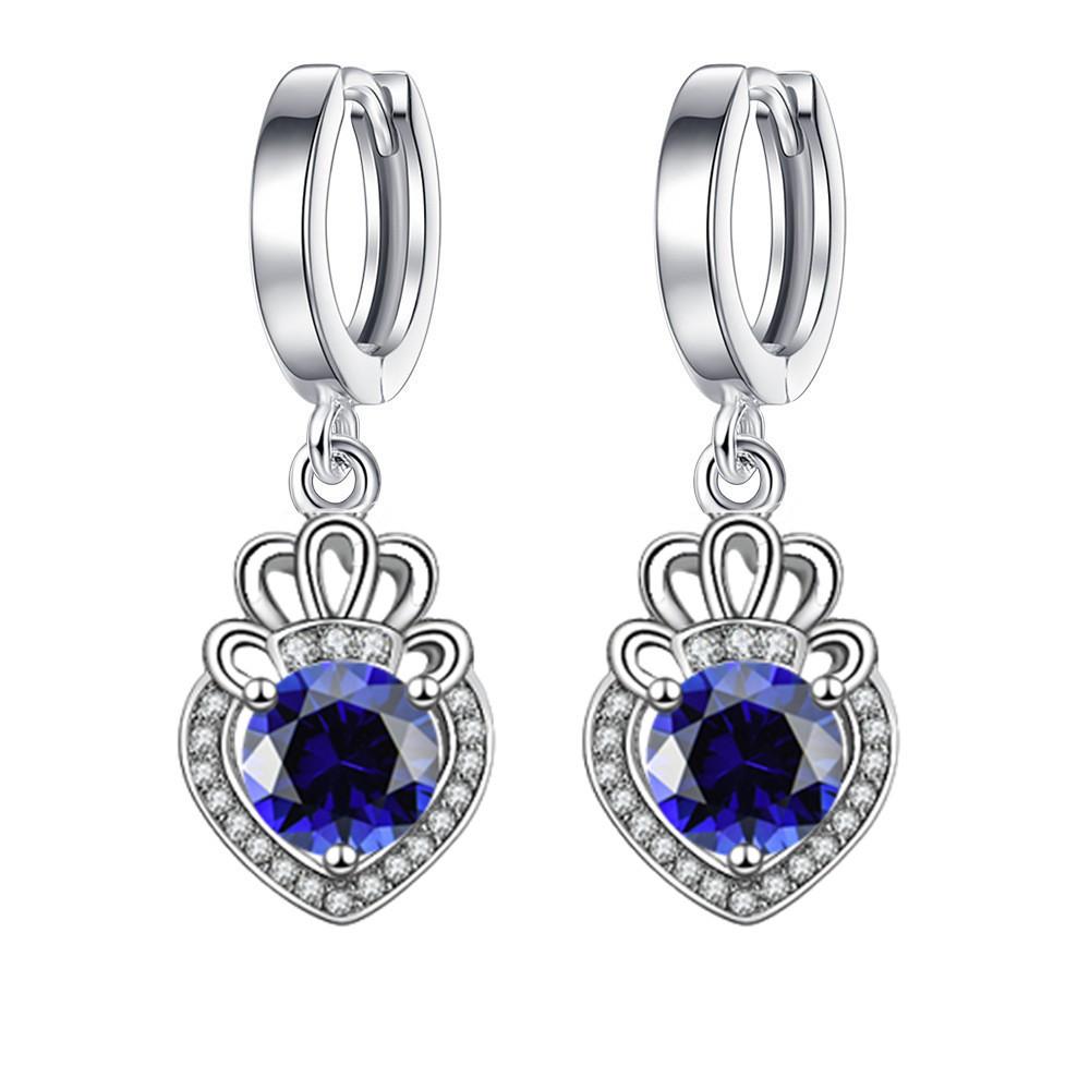 Серьги с бриллиантами и тиарой из муассанита. Серьги в форме сердца в стиле New Look. Женские серьги. EK-2
Серьги с бриллиантами и тиарой из муассанита. Серьги в форме сердца в стиле New Look. Женские серьги. EK-2