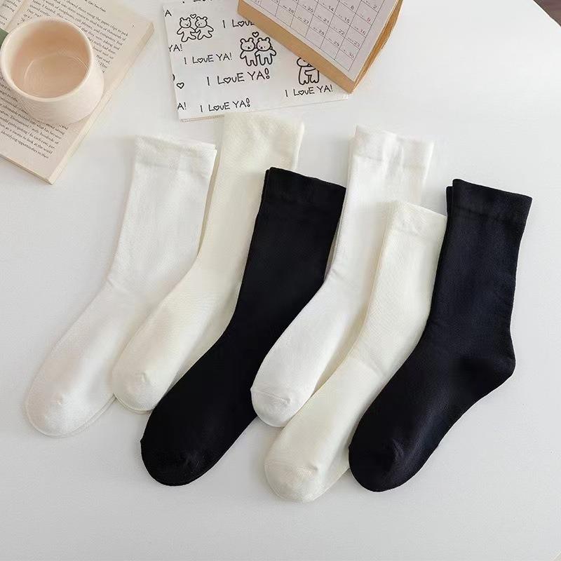5 Pairs of Simple High-top Socks for Women To Wear Over Trendy and Versatile Black and White Autumn and Winter Schoolhouse-style Socks 5 pairs білий
5 Pairs of Simple High-top Socks for Women To Wear Over Trendy and Versatile Black and White Autumn and Winter Schoolhouse-style Socks 5 pairs білий