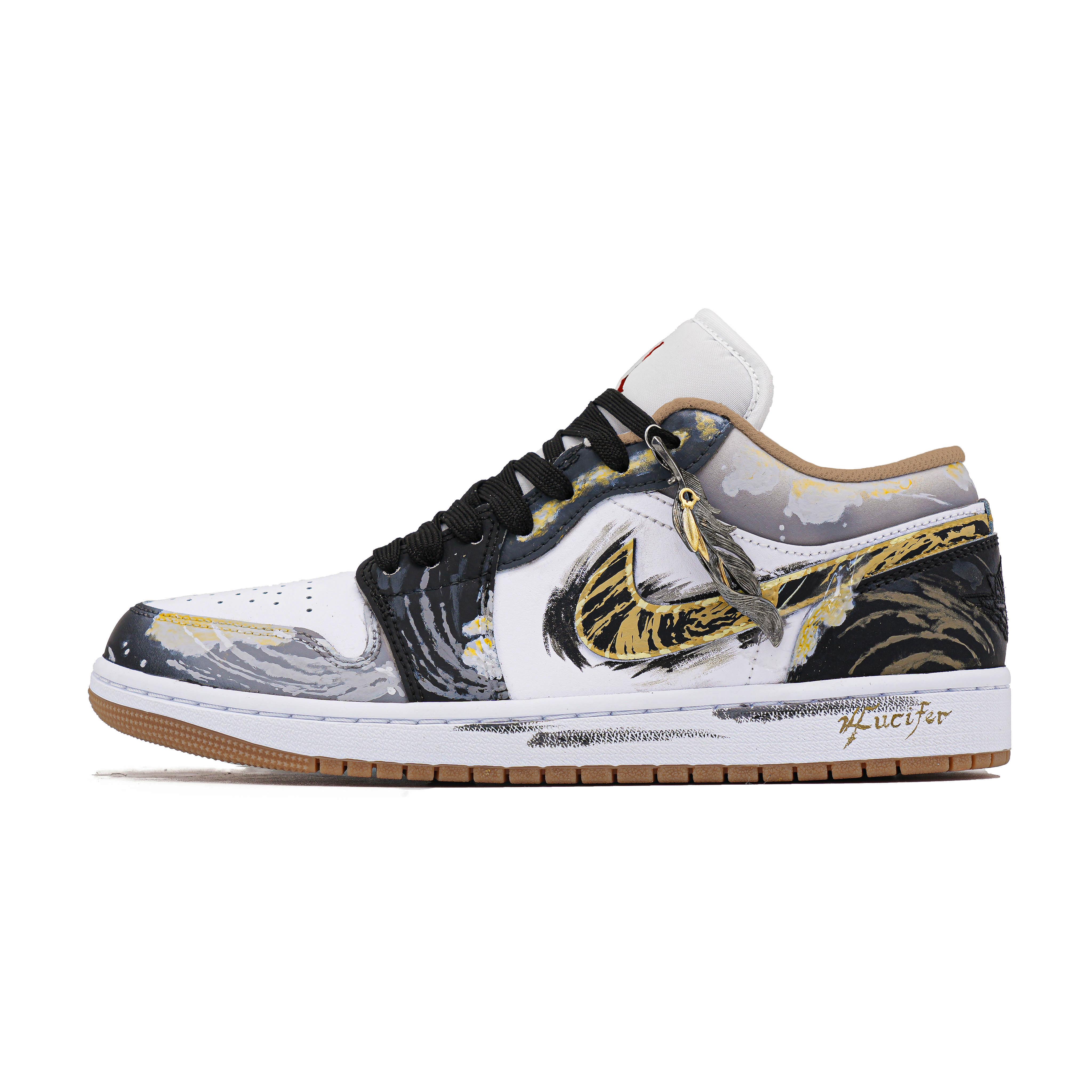 Jordan Air Jordan 1 Lucifer Abrasion Resistant Low top Vintage Basketball Shoes Men s Black Gold 553558-169(Team1576-) 44
Jordan Air Jordan 1 Lucifer Abrasion Resistant Low top Vintage Basketball Shoes Men s Black Gold 553558-169(Team1576-) 44